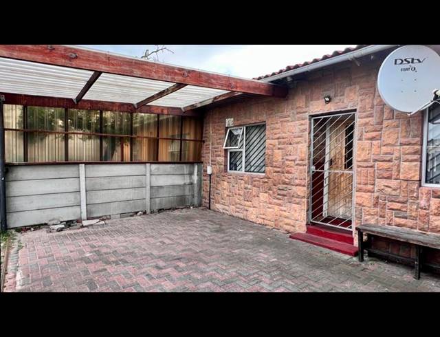 2 BEDROOM HOUSE FOR SALE IN SILVERTOWN